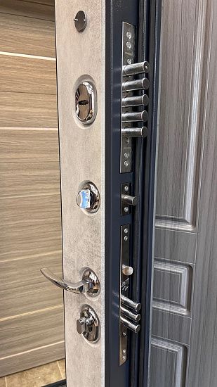 Входная дверь  